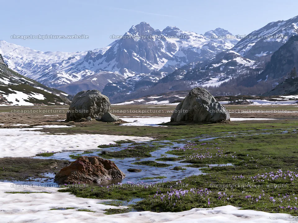 Mountain pass meadow with rocks and snow – stock pictures 9174x6866