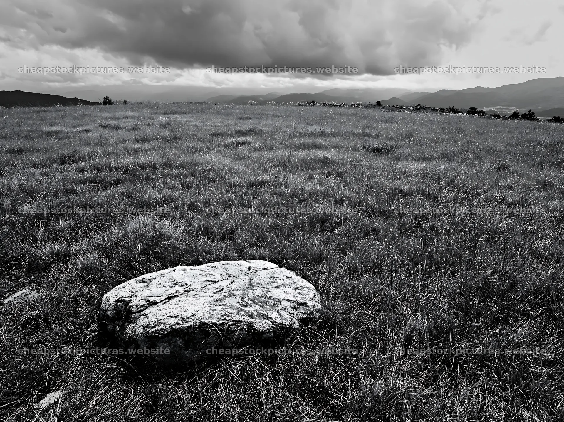 Nagano drought resilient meadow granite boulder – stock pictures 9174x6866