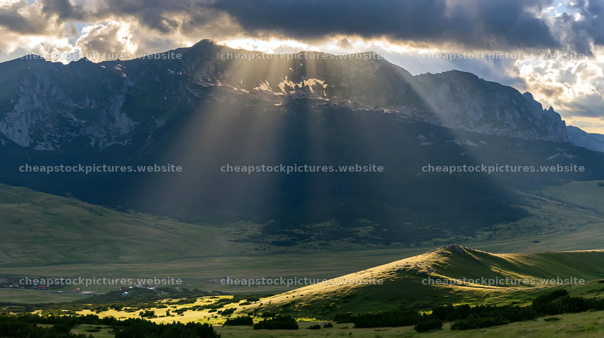Light rays shine over Bucegi Mountains meadow – stock pictures 10608x5938