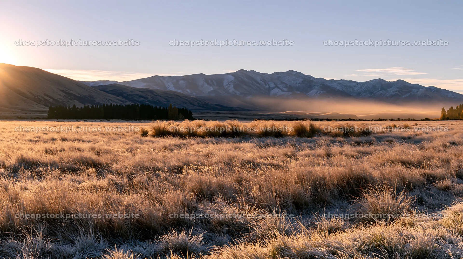 Frosty meadow at sunrise with mountains in the background – stock pictures 10608x5938