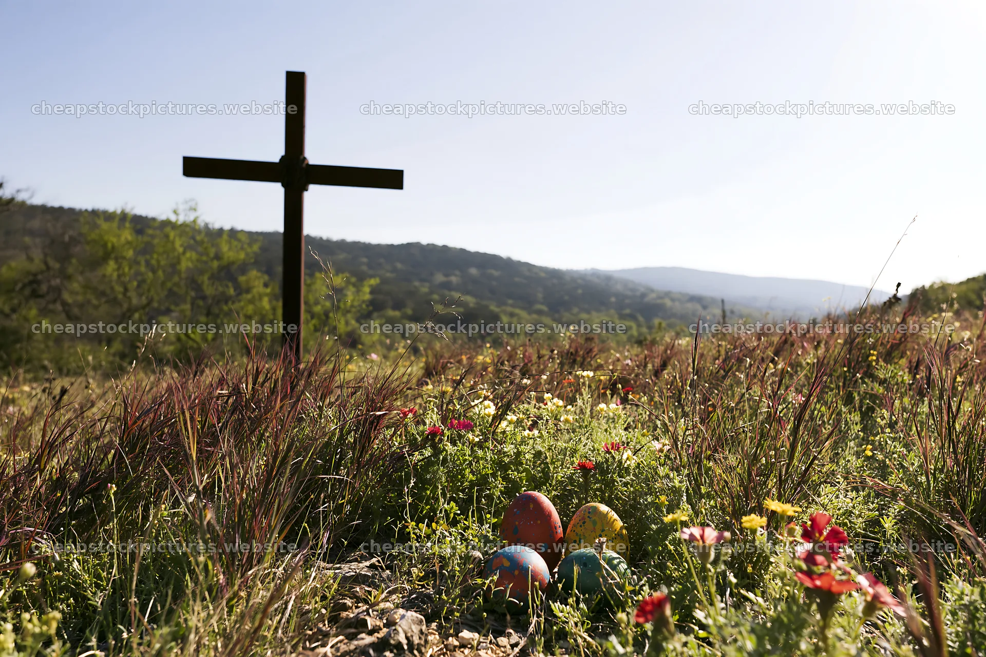 Iron Christian cross overlooking valley meadow in spring – stock pictures 9722x6480
