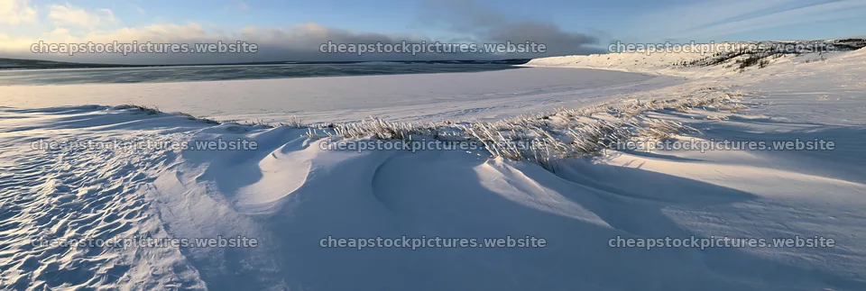 Snowy lakeside meadow under clear sky in winter – stock pictures 13690x4602